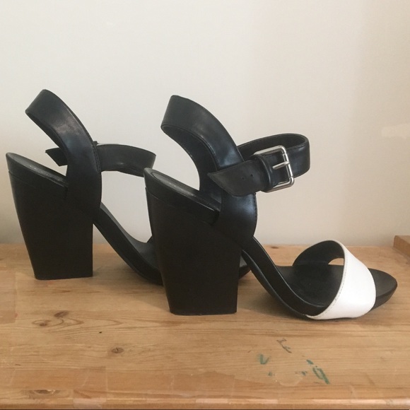 Black and white heels - Picture 2 of 3